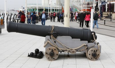 Some absent minded sailor forgot where he left his cannon.
