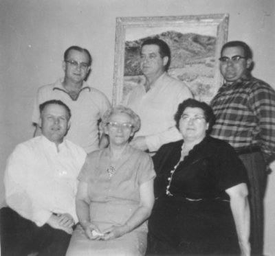 Edith_with_her_mother_and_brothers.jpg