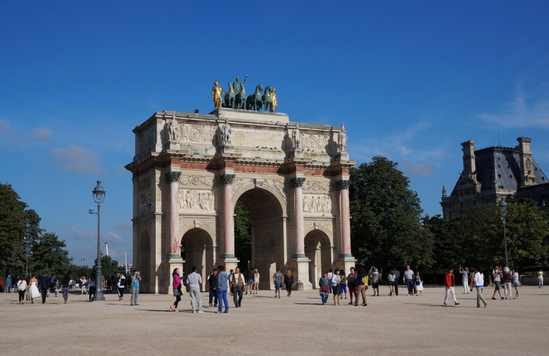 Arc Du Carrousel morning light