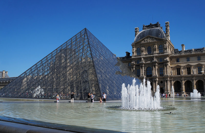 Louvre Fountain