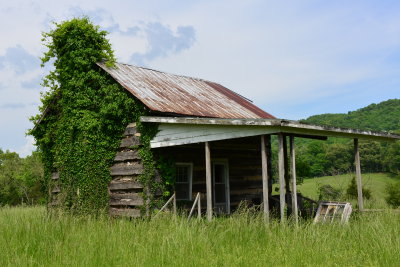 AN OLD TIME HOUSE