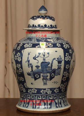115 Massive Chinese middle Qing dynasty lidded jar. 巨型青花将军罐
