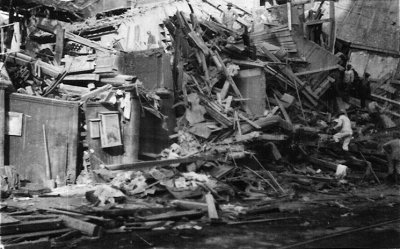 Marktdrogerie, 21.7.41, Trümmer Haus Küchel 2