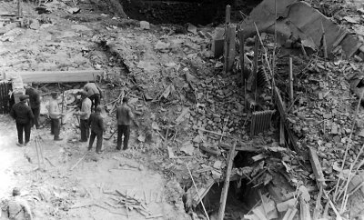 Marktdrogerie, 21.7.41, Trümmer Haus Küchel