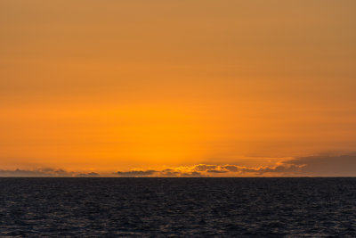 2932 Kai Kanani Sunset Cruise Note large and faint magnified projection of Sun's orb in sky