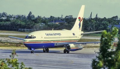 Cayman BOEING 737/200, VR-CNN