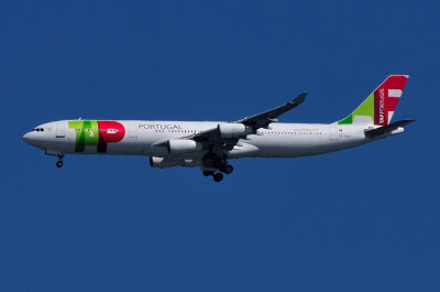 A 340-300, CS-TOA