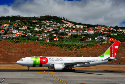 TAP A-330/200, CS-TOG, Bartolomeu de Gusmao Taxi in Madeira Airport