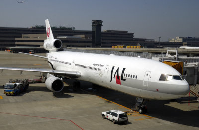JAL MD-11, JA8582