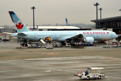 Air Canada: The Plane that Could Not Land... B777/300, C-FIVM