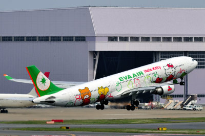 Hello Kitty A330 Take Off