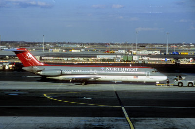 NW DC-9, N759NW at Sunset