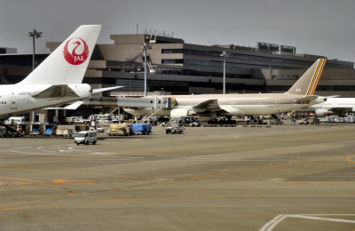 Narita Terminal 2 with Asiana B-777
