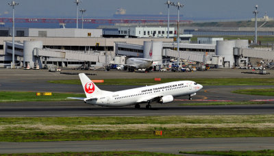 Japan Transoceanic Air B-737/400