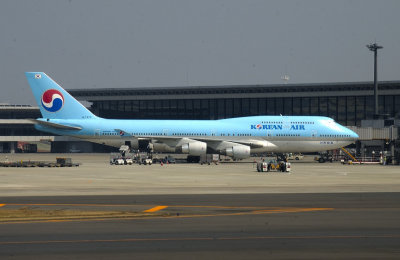 Korean B-747/400 at Narita - HL7472
