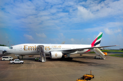 Emirates B-773, A6-EMH, at the Stand