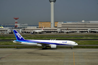 ANA's B-772, JA705A,  Taxi at Haneda