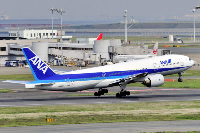 ANA B-777/200, JA8967