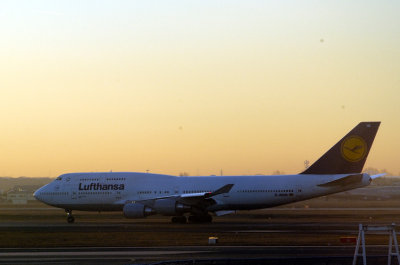 Lufthansa B-747/400, D-ABVA:Taxi to Sunrise and Eternity