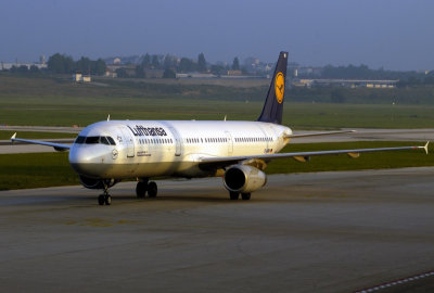 Lufthansa A321, D-AIRK, at Sunrise