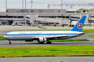 ANA B-767/300, JA602A, Old Livery Unfortunately Bad Taste