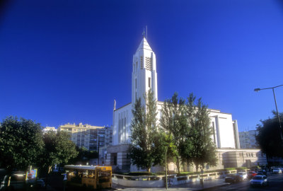 Fatima Church: Tremendous Architecture From the 50s