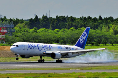 ANA Cargo B-767/300, JA8362, Smokefull Landing