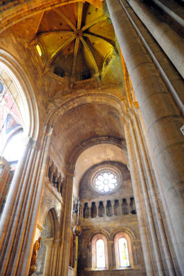 Lisbon Cathedral: Romanic? Gothic?