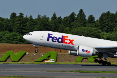 FEDEX B-777/200, N882FD