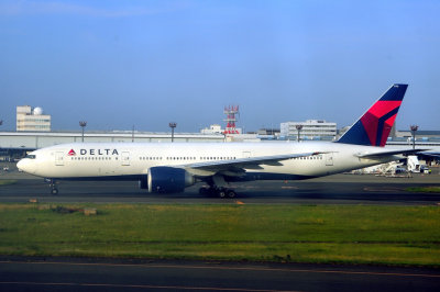 Delta B-777/200, N710DN