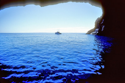 Bugio Is. Cave: Never Seen Such A Blue! 