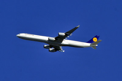 Lufthansa A340-600, D-AIHN