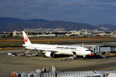 JAL's B-777/300, JA8944