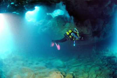 Palmeira Cave