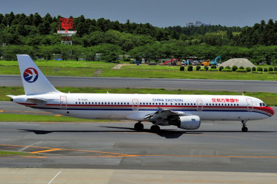 China Eastern A321, B-6329 Taxiing
