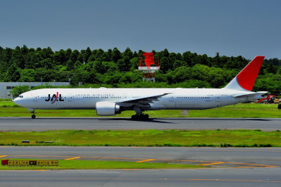 JAL's B-777/300, JA741J, TO Run