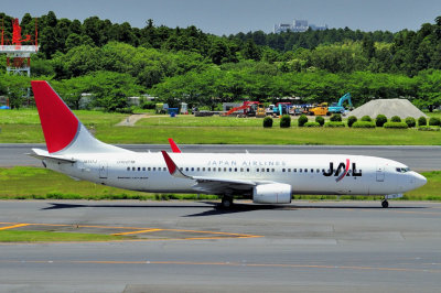 JAL's B-737/800, JA317J, Taxi