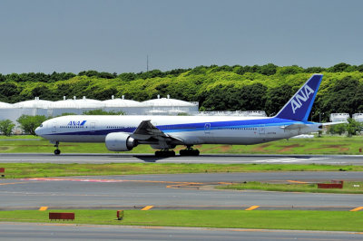 ANA' s B-777/300, JA779A, TO Run