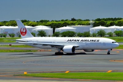 JAL's B-777/200, JA706J, Taxi