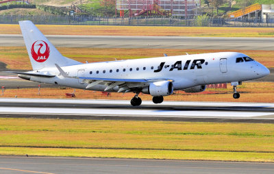 JAL's EMB-170, JA222J