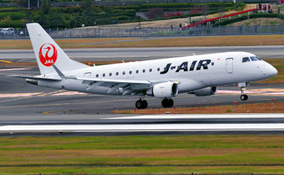 Almost! JAL's EMB-170, JA336J Landing