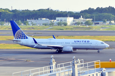United B-737/800WL, N37290