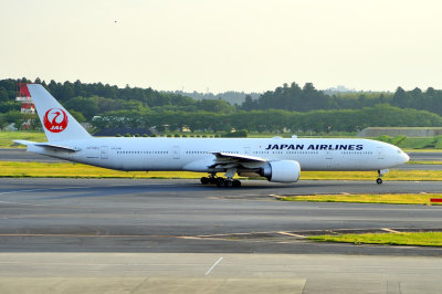 JAL's B-777/300, JA742J, Leaving At Sunset