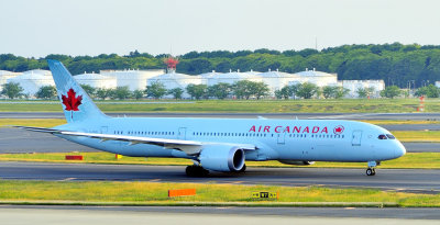 AC B-787-9, C-FNOI, Taxiing