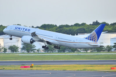 UNITED B-787-9, N17963, TO