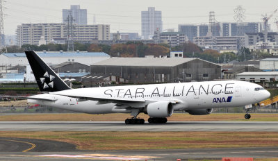 ANA's B-777/200, JA711A, Star Alliance TO