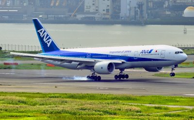 ANA's B-777/200, JA745A, Smokey Landing