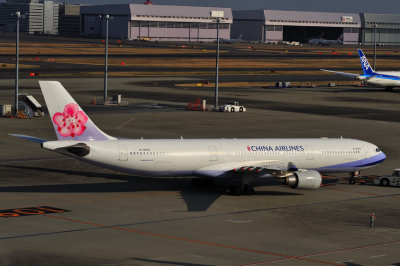 China Airlines A330-300, B-18353, Pushback