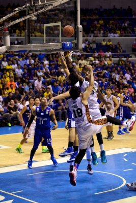 140830 UAAP77R2 Ateneo-UST 1989.jpg