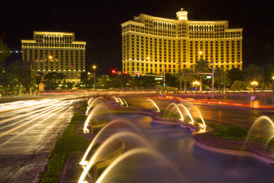 Fountains to Bellagio Hotel 